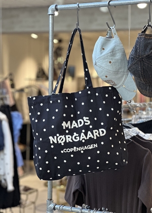 Athene Aop shopper net Dot Aop Black Mads Nørgaard 